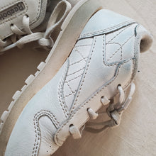 Load image into Gallery viewer, Reebok Classic Vintage Style Shoes toddler 9
