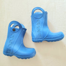 Load image into Gallery viewer, Crocs Blue Rainboots toddler 10
