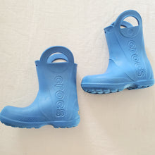 Load image into Gallery viewer, Crocs Blue Rainboots toddler 10
