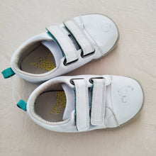 Load image into Gallery viewer, Ten Little White Velcro Shoes toddler 11.5
