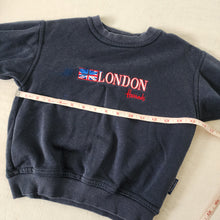 Load image into Gallery viewer, Vintage London Crewneck 4t
