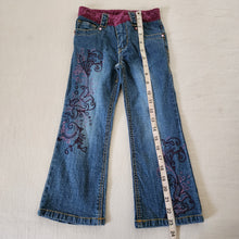 Load image into Gallery viewer, Y2k Embroidered Flared Jeans 4t
