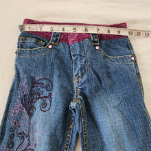 Load image into Gallery viewer, Y2k Embroidered Flared Jeans 4t
