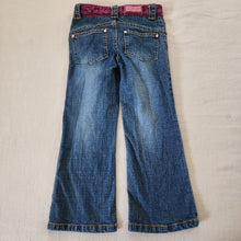 Load image into Gallery viewer, Y2k Embroidered Flared Jeans 4t
