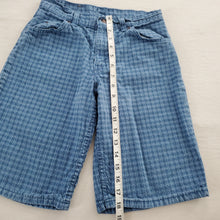 Load image into Gallery viewer, Vintage Levi&#39;s 560 Fit Grid Shorts Orange Tab kids 14
