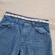 Load image into Gallery viewer, Vintage Levi&#39;s 560 Fit Grid Shorts Orange Tab kids 14
