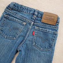 Load image into Gallery viewer, Y2k Levi&#39;s Flared Jeans 4t
