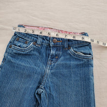 Load image into Gallery viewer, Y2k Levi&#39;s Flared Jeans 4t
