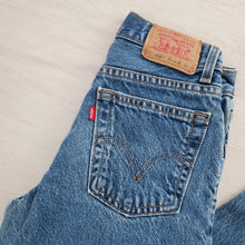 Load image into Gallery viewer, Vintage Levi&#39;s 550 Fit Jeans kids 14 SLIM
