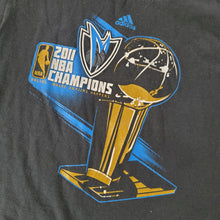 Load image into Gallery viewer, 2011 Dallas Mavs Championship Roster Tee 5t/6
