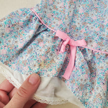 Load image into Gallery viewer, Vintage Small Floral 12-24 months
