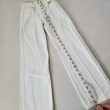 Load image into Gallery viewer, Vintage Brittania White Jeans kids 8 SLIM
