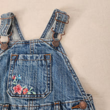 Load image into Gallery viewer, Y2k Levi&#39;s Floral Embroidered Shortalls 2t
