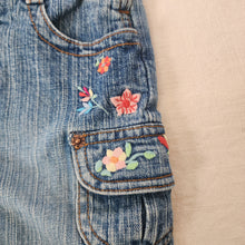 Load image into Gallery viewer, Y2k Levi&#39;s Floral Embroidered Shortalls 2t
