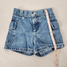 Load image into Gallery viewer, Vintage Short Cargo Pocket Jean Shorts 5t
