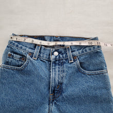 Load image into Gallery viewer, Vintage Levi&#39;s 550 Fit Jeans kids 8
