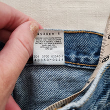 Load image into Gallery viewer, Vintage Levi&#39;s 550 Fit Jeans kids 8
