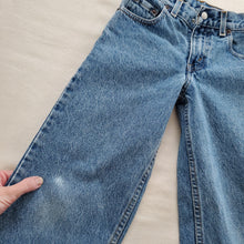 Load image into Gallery viewer, Vintage Levi&#39;s 550 Fit Jeans kids 8
