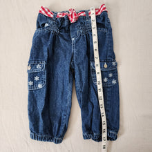 Load image into Gallery viewer, Vintage Floral Cargo Capri Jeans 4t
