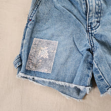 Load image into Gallery viewer, Vintage Y2k Gap Patched Shorts 5t/6 *flaw
