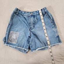 Load image into Gallery viewer, Vintage Y2k Gap Patched Shorts 5t/6 *flaw
