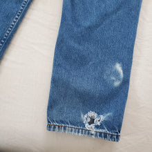 Load image into Gallery viewer, Vintage Levi&#39;s 526 Fit Distressed Jeans kids 7

