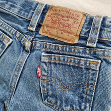 Load image into Gallery viewer, Vintage Levi&#39;s 501 Fit Jeans 2t
