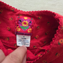 Load image into Gallery viewer, Vintage GAP Red Daisy Floral Bodysuit 3-6 months

