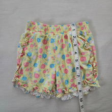 Load image into Gallery viewer, Vintage Yellow Rose Floral Shorts 4t
