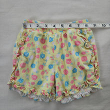 Load image into Gallery viewer, Vintage Yellow Rose Floral Shorts 4t
