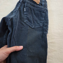 Load image into Gallery viewer, Vintage Levi&#39;s 550 Fit Navy Blue Cord Pants kids 7
