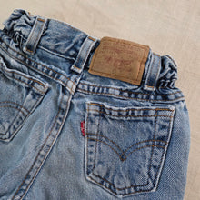 Load image into Gallery viewer, Vintage Levi&#39;s Cinched Waist Jeans 3t
