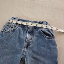 Load image into Gallery viewer, Vintage Levi&#39;s Cinched Waist Jeans 3t
