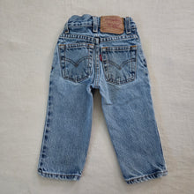 Load image into Gallery viewer, Vintage Levi&#39;s 550 Fit Jeans 2t SLIM
