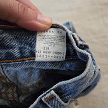 Load image into Gallery viewer, Vintage Levi&#39;s 550 Fit Jeans 2t SLIM
