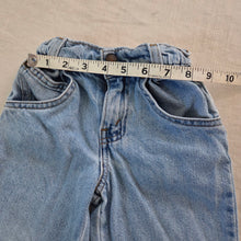 Load image into Gallery viewer, Vintage Levi&#39;s High Waisted Jeans 2t
