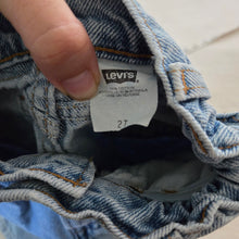 Load image into Gallery viewer, Vintage Levi&#39;s High Waisted Jeans 2t

