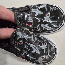 Load image into Gallery viewer, VANS Shark Black Shoes toddler 9

