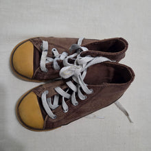 Load image into Gallery viewer, Converse Brown Leather High Tops toddler 10
