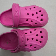 Load image into Gallery viewer, Crocs Pink Spellout Shoes toddler 11
