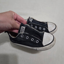 Load image into Gallery viewer, Converse Black Laceless Shoes toddler 10
