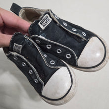 Load image into Gallery viewer, Converse Black Laceless Shoes toddler 10
