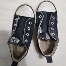 Load image into Gallery viewer, Converse Black Laceless Shoes toddler 10
