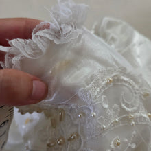 Load image into Gallery viewer, Vintage White Semi-Circle Dress 5t
