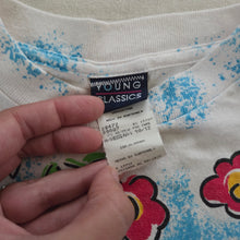 Load image into Gallery viewer, Vintage Flowery Tee kids 10/12
