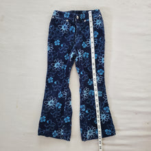 Load image into Gallery viewer, Vintage Blue Floral Cord Pants 5t

