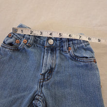Load image into Gallery viewer, Y2k Levi&#39;s 526 Fit Jeans 12 months

