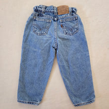 Load image into Gallery viewer, Vintage Levi&#39;s High Waisted Jeans 3t SLIM
