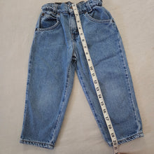 Load image into Gallery viewer, Vintage Levi&#39;s High Waisted Jeans 3t SLIM

