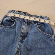 Load image into Gallery viewer, Vintage Levi&#39;s High Waisted Jeans 3t SLIM

